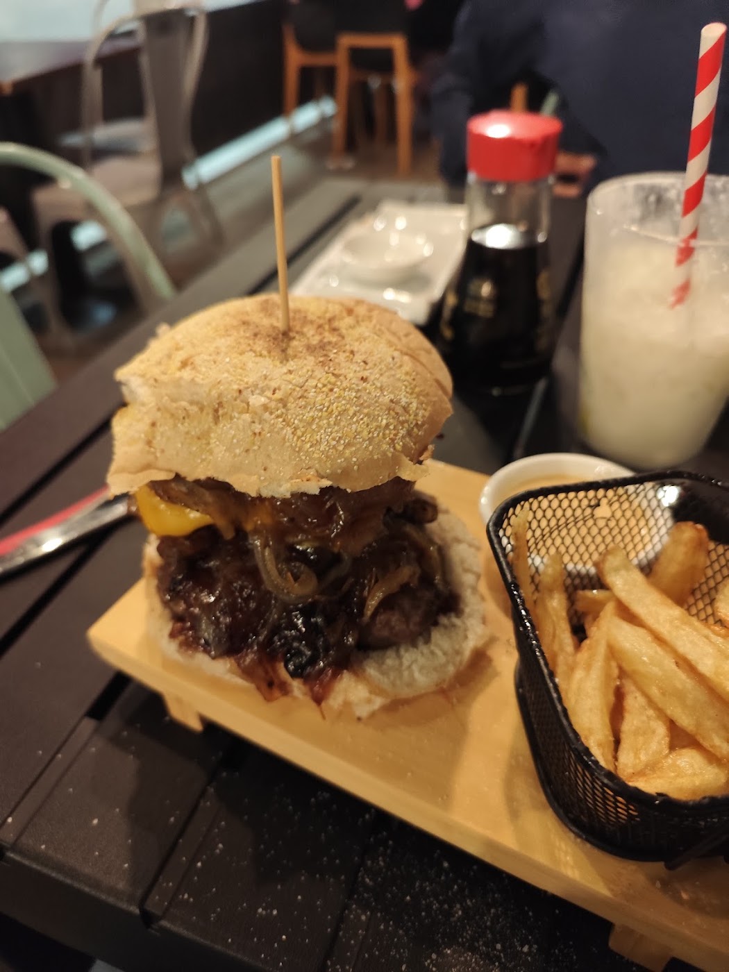Ryori Sushi Bar & Burgers